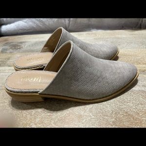 Crocodile print grey mules